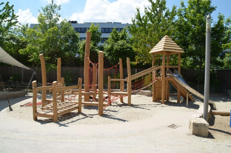 Französische Schule in Ungsteinerstraße, München – Projekt von Stadt & Spiel, Projektansicht