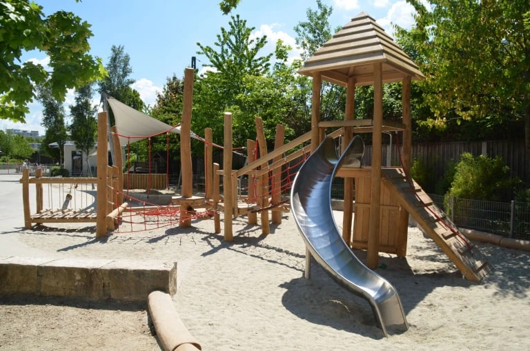 Französische Schule in Ungsteinerstraße, München – Projekt von Stadt & Spiel