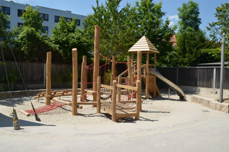 Französische Schule in Ungsteinerstraße, München – Projekt von Stadt & Spiel, Projektansicht