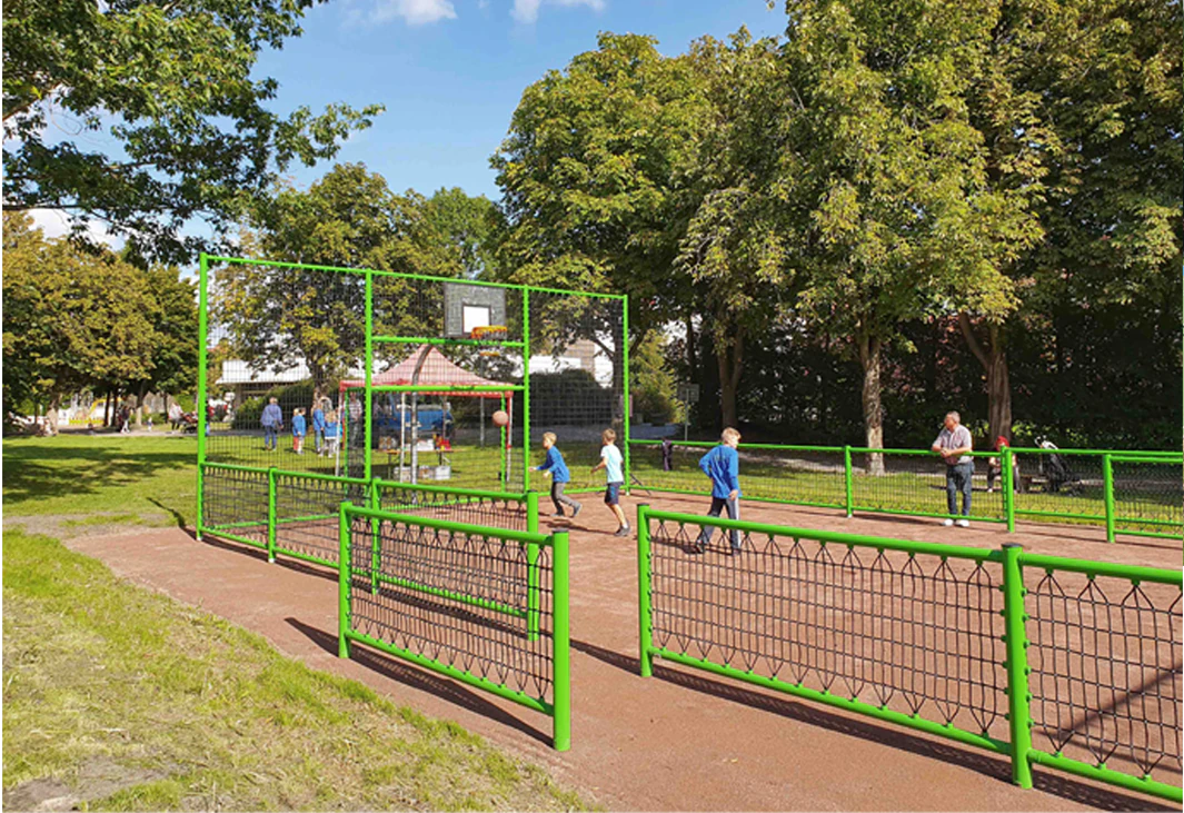 Multisportfeld in einer Grünanlage